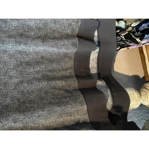 LuLaRoe Floral Leggings with Gray Long Sleeve Top Set - Picture 4 of 6